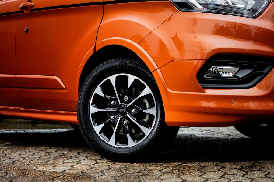 Детали экстерьера Ford Transit Custom Sport 2017 года  (UK) (фото 10 из 13)